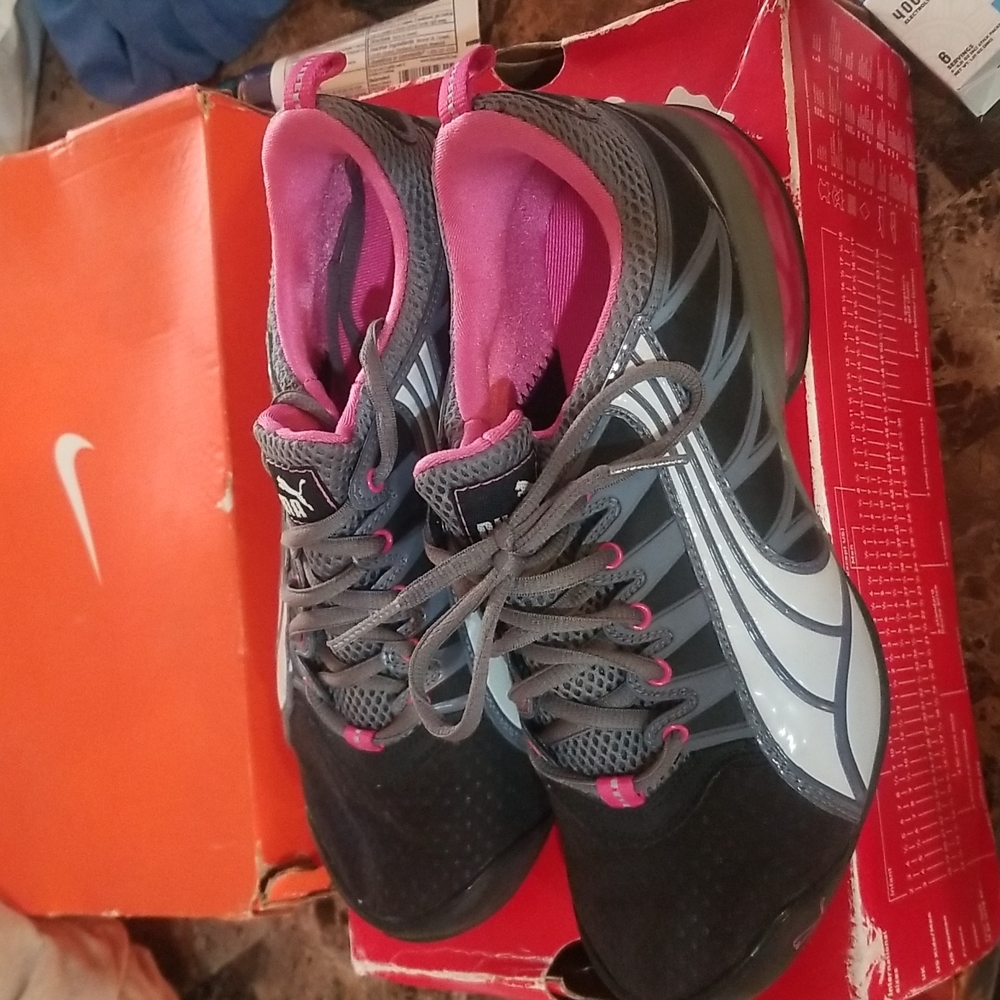 COPY - Vintage lightly worn Pumas
